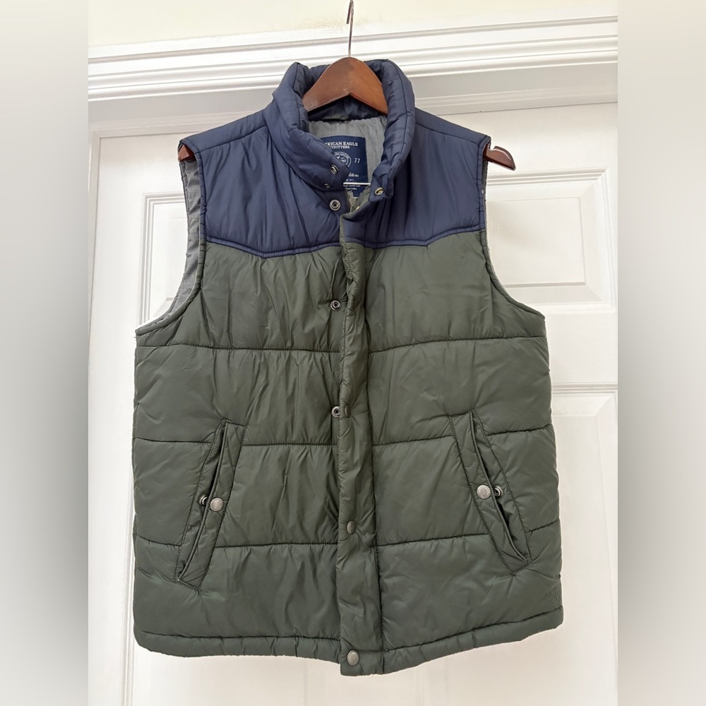 AE American Eagle Men’s Down Puffer Vest Medium Full Zip Green and Blue